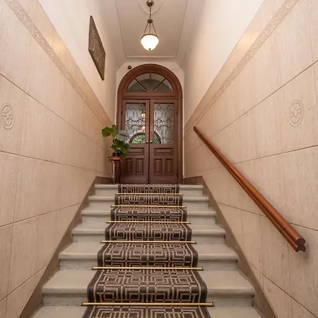 4-bedroom Next To Old Town - Barona Street Appartement Riga