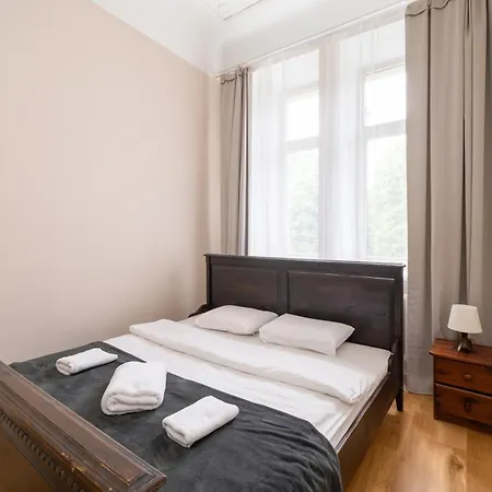 4-bedroom Next To Old Town - Barona Street *