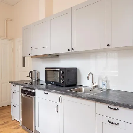 4-bedroom Next To Old Town - Barona Street Appartement *